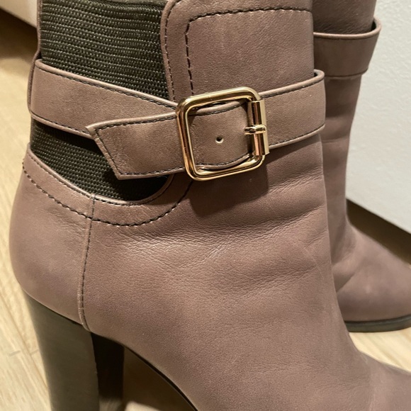 Excellent condition gray purple boots with heels. Genuine leather. - Picture 6 of 7